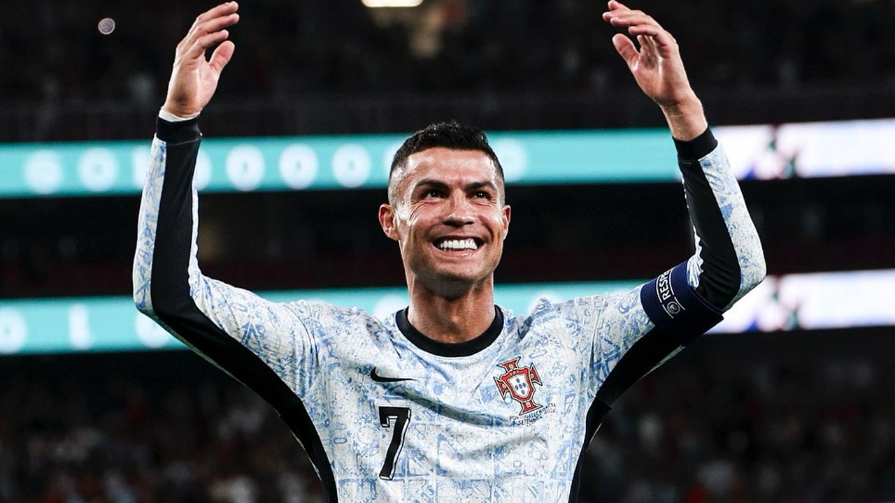 ইতিহাসের প্রথম ফুটবলার হিসেবে রোনালদোর ৯০০ গোল